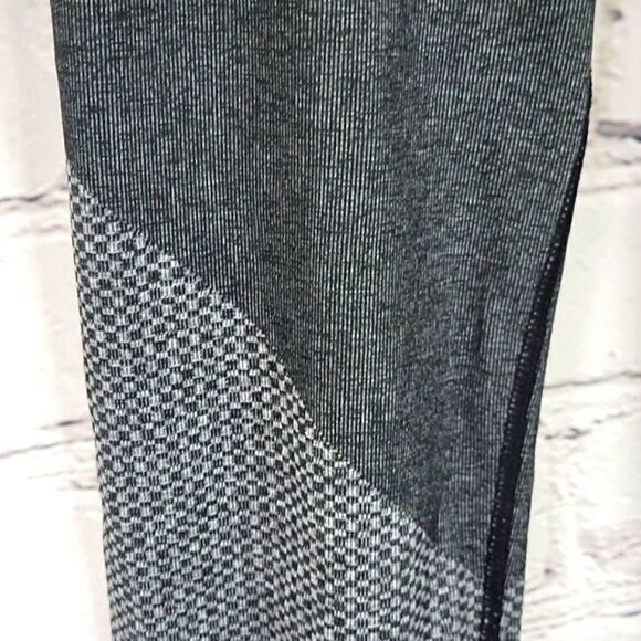 GapFit
Motion Leggings - Picture 4 of 8